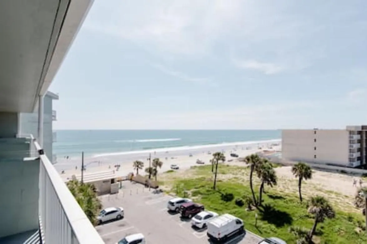 Pool Luxury Oceanfront Studio Ideal 4 Long Stay Daytona Beach