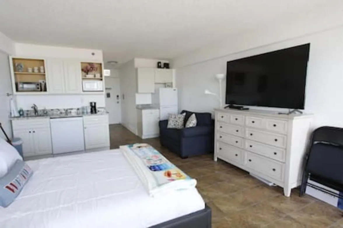 Pool Luxury Oceanfront Studio Ideal 4 Long Stay Daytona Beach
